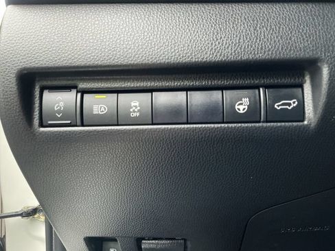 Used 2021 Toyota Venza AWD/4WD image 27