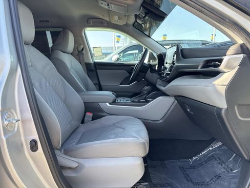 Used 2021 Toyota Highlander L image 28