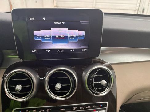 Used 2018 Mercedes-Benz GLC 300 4MATIC image 16