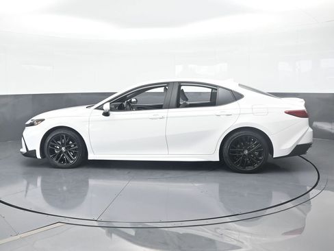 Used 2026 Toyota Camry SE w/ Convenience Package image 3