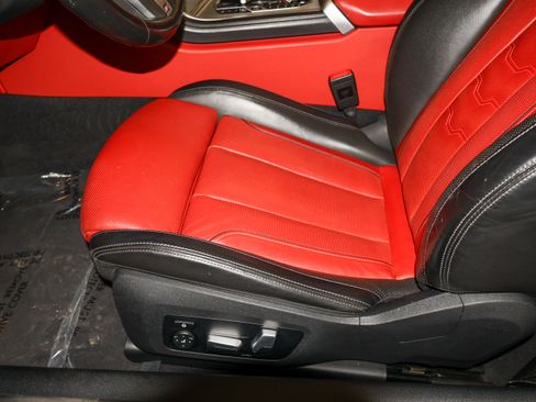 Used 2021 BMW M850i xDrive Convertible w/ Driving Assistance Package image 17