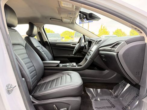 Used 2018 Ford Fusion SE w/ Equipment Group 602A FWD image 21