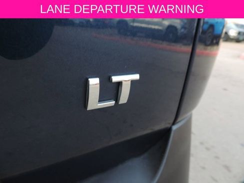 Used 2023 Chevrolet Traverse LT image 15