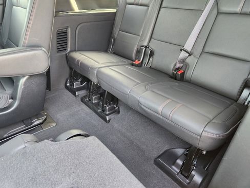 Certified 2022 Chevrolet Suburban RST w/ Sport Performance Package image 8