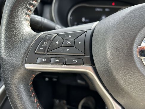 Used 2020 Nissan Kicks SR image 18