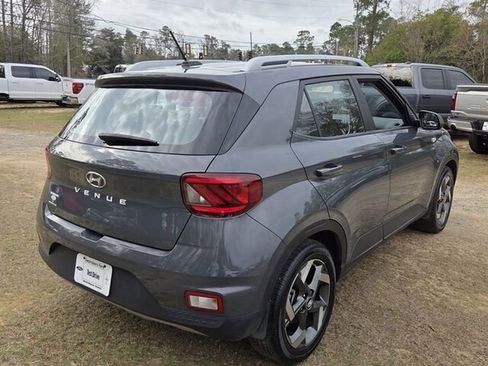 Used 2024 Hyundai Venue SEL image 13