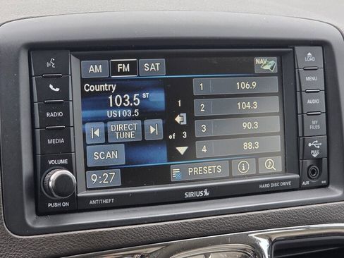 Used 2015 Chrysler Town & Country Touring image 22