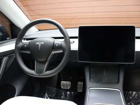 Used 2023 Tesla Model Y Long Range image 16