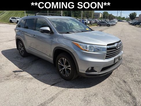Used 2016 Toyota Highlander XLE AWD/4WD image 3