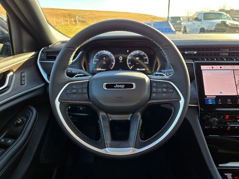 New 2025 Jeep Grand Cherokee Limited image 18