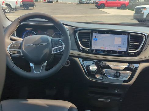 New 2026 Chrysler Pacifica Select image 14