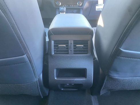 New 2025 Mitsubishi Outlander SE image 27