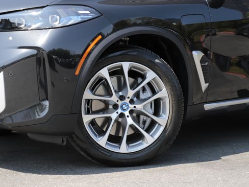 Used 2024 BMW X5 xDrive50e w/ Premium Package AWD/4WD image 2