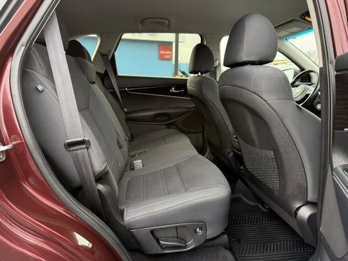 Used 2020 Kia Sorento LX w/ LX I4 Convenience Package image 20