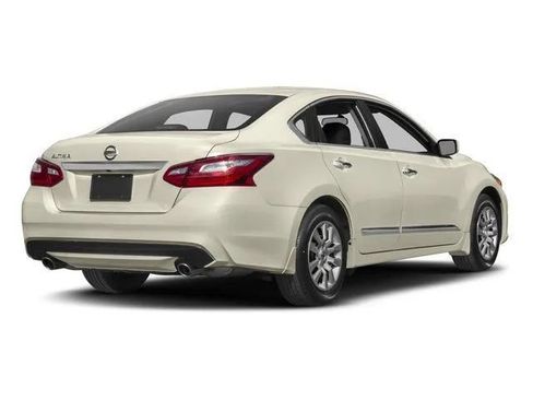 Used 2017 Nissan Altima 2.5 S w/ Power Driver Seat Package FWD image 5