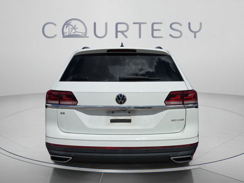 Used 2021 Volkswagen Atlas SE w/ Panoramic Sunroof Package FWD image 2