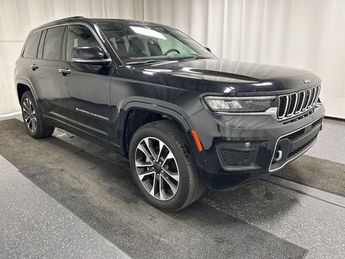 Used 2022 Jeep Grand Cherokee Overland w/ Adv Protech Group III image 3