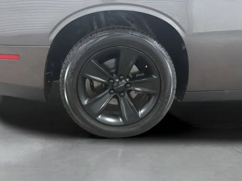 Used 2016 Dodge Challenger SXT RWD image 24