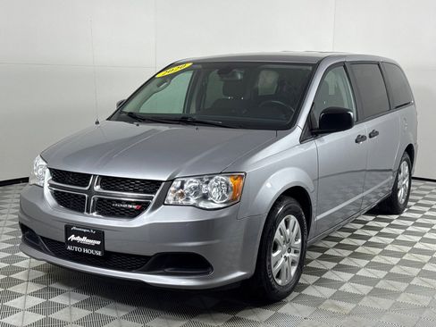 Used 2020 Dodge Grand Caravan SE w/ UConnect Hands-Free Group image 9