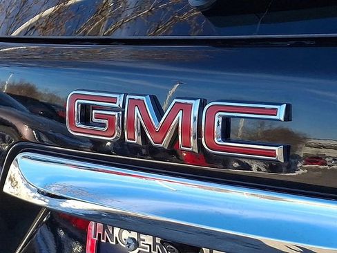 Used 2024 GMC Terrain SLT w/ Infotainment Package II image 31