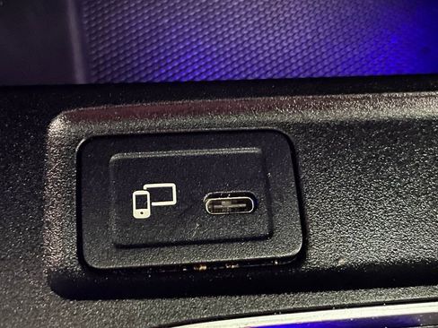 Used 2021 Mercedes-Benz GLA 250 w/ Premium Package image 28