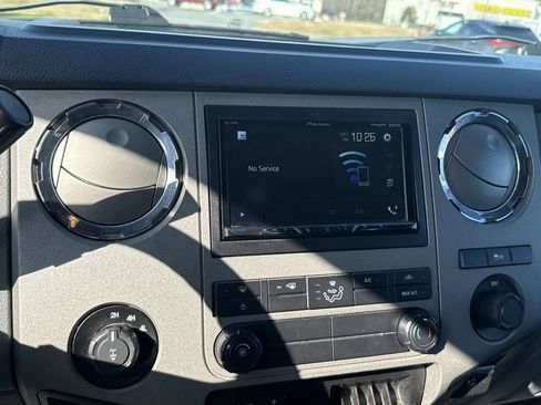 Used 2014 Ford F250 XLT w/ Snow Plow Prep Package image 21