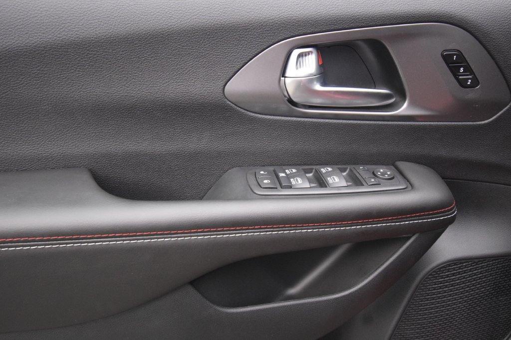 New 2027 Chrysler Pacifica Select AWD/4WD image 28