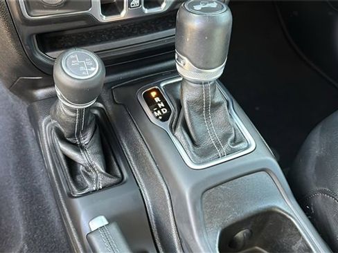 Used 2024 Jeep Wrangler Unlimited Sahara w/ Technology Group image 19