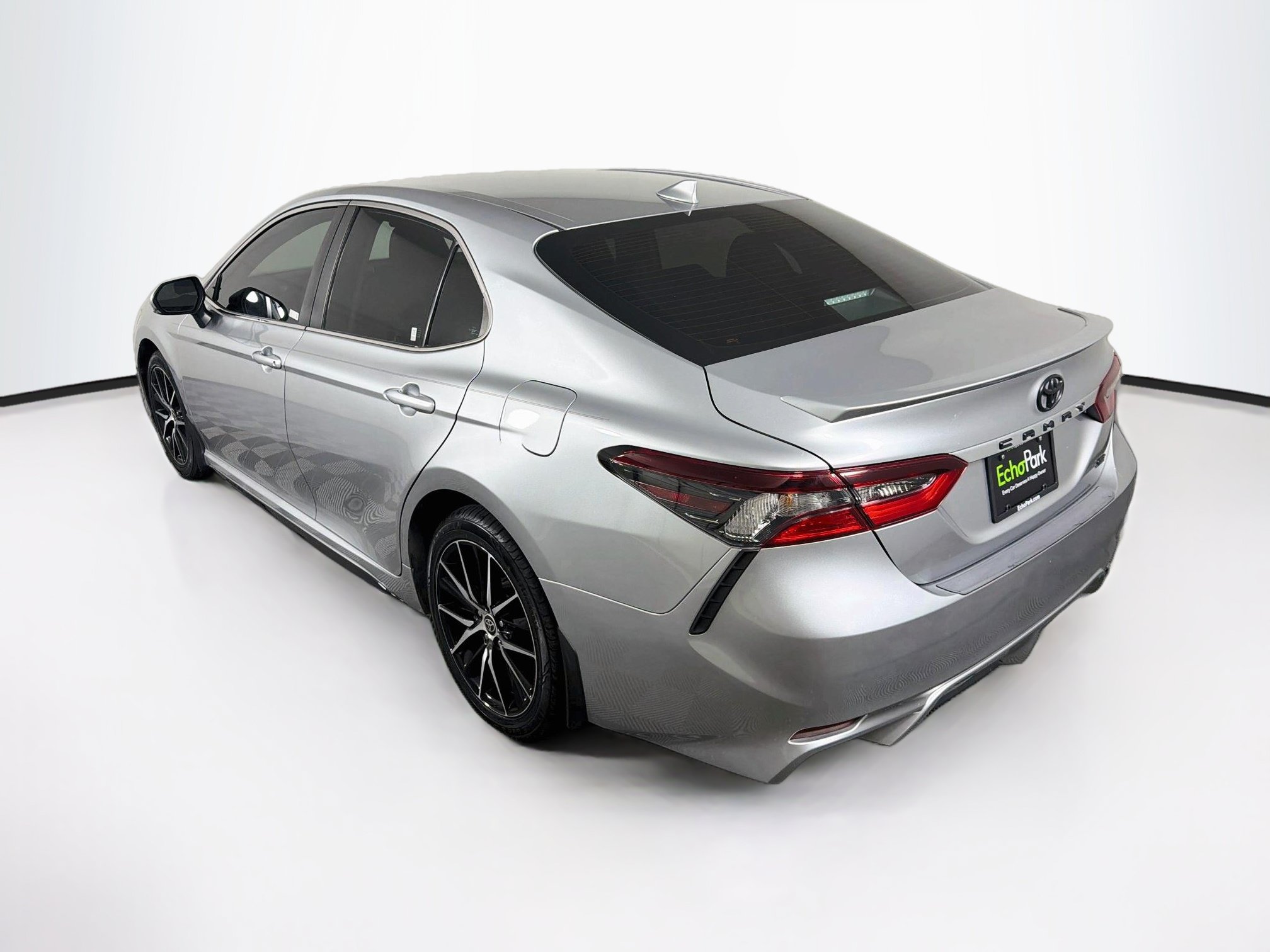 Used 2023 Toyota Camry SE FWD image 5