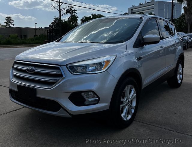 Used 2019 Ford Escape SE FWD image 1