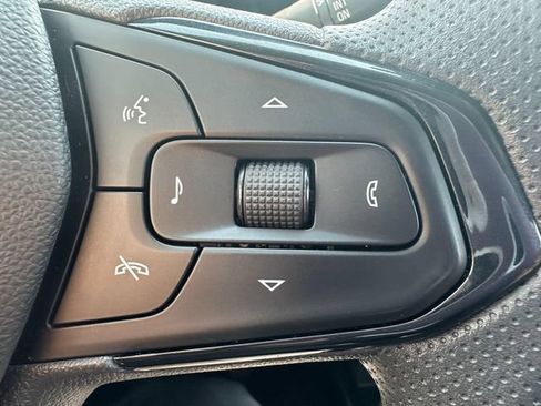 Used 2025 Chevrolet Trax LT FWD image 14