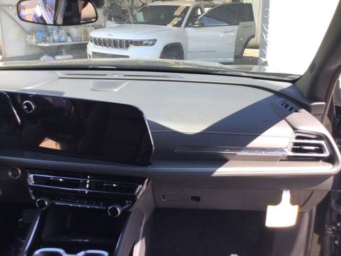 New 2025 Chevrolet Traverse LT w/ Enhanced Driving Package image 25