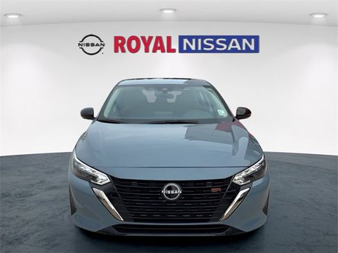 Used 2024 Nissan Sentra SR w/ SR Premium Package image 2