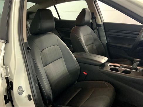 Used 2025 Nissan Altima 2.5 SV image 7