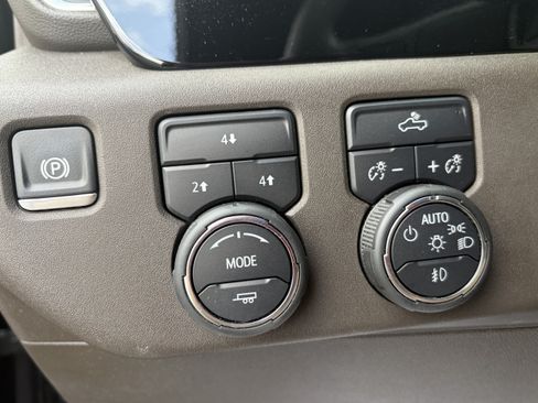Used 2024 Chevrolet Silverado 2500 LT AWD/4WD image 22