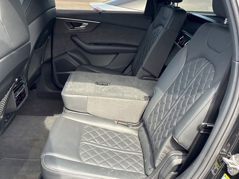 Used 2023 Audi SQ7 Prestige image 11