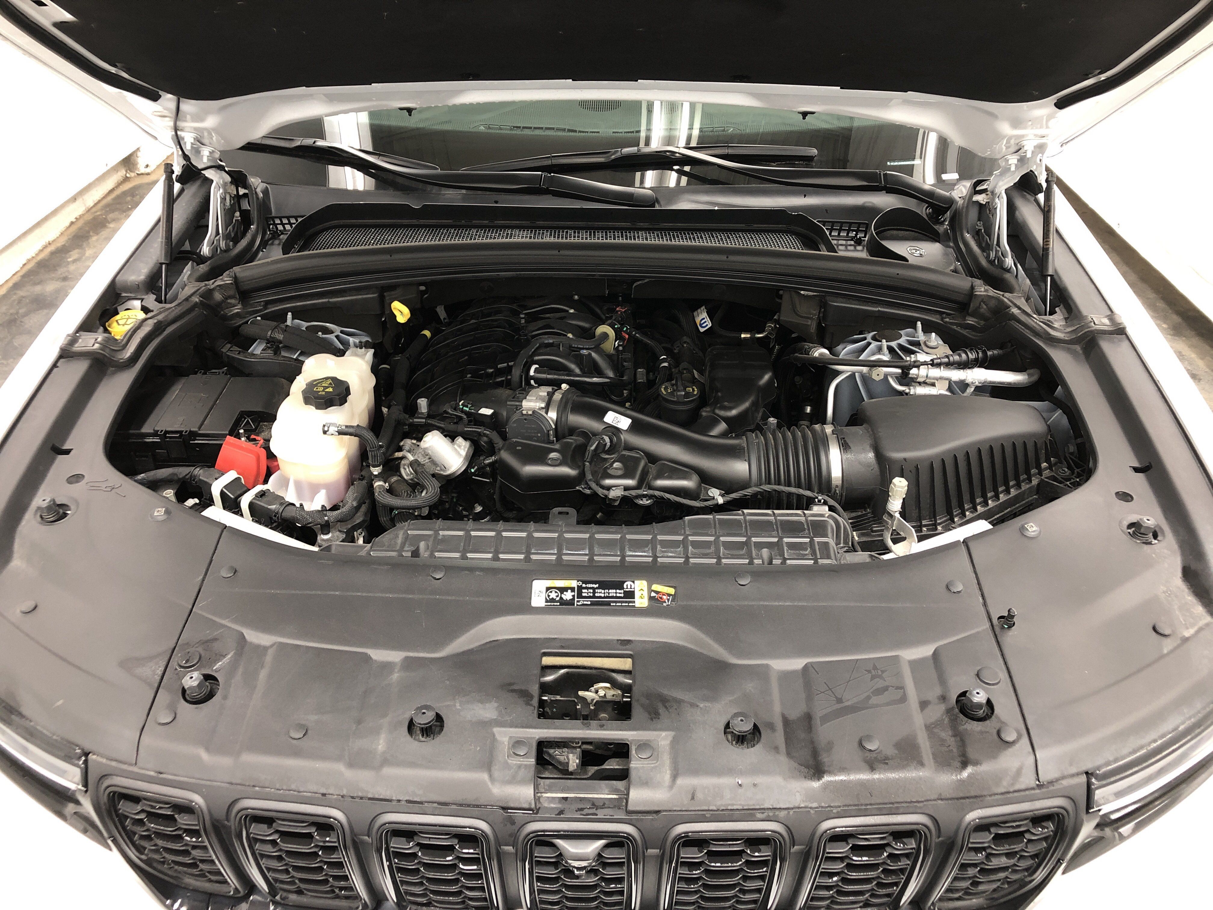 Certified 2024 Jeep Grand Cherokee Limited w/ Luxury Tech Group II AWD/4WD image 8
