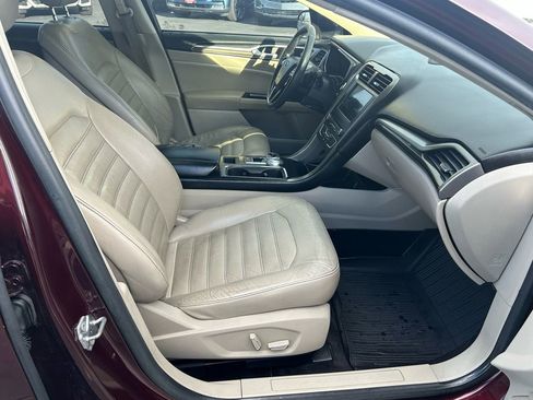 Used 2017 Ford Fusion SE w/ Fusion SE Technology Package image 10