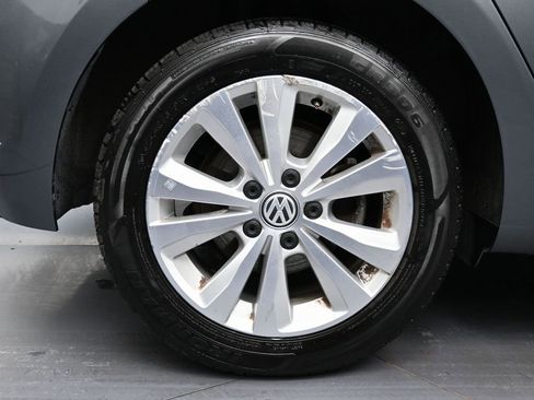 Used 2021 Volkswagen Golf 4-Door image 14