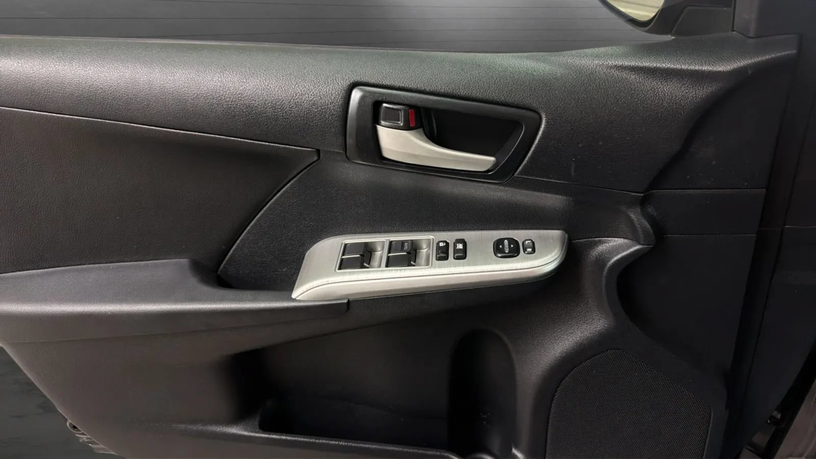 Used 2013 Toyota Camry SE FWD image 16