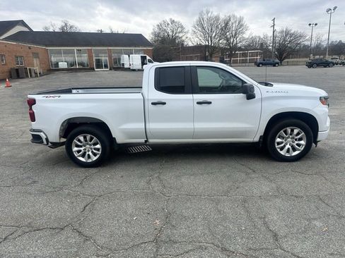 Used 2023 Chevrolet Silverado 1500 Custom image 5