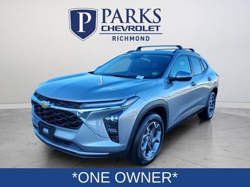 Certified 2025 Chevrolet Trax LT w/ Driver Confidence Package image 3