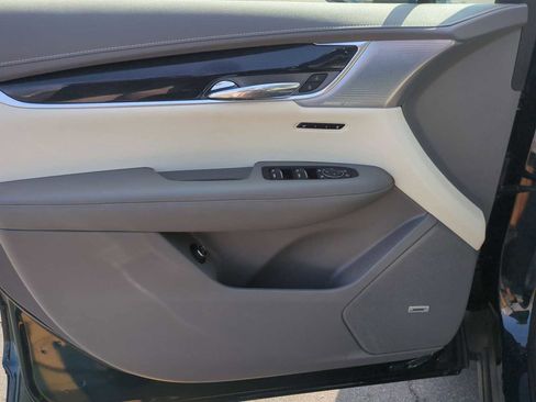 Used 2025 Cadillac XT6 Premium Luxury w/ Technology Package image 10