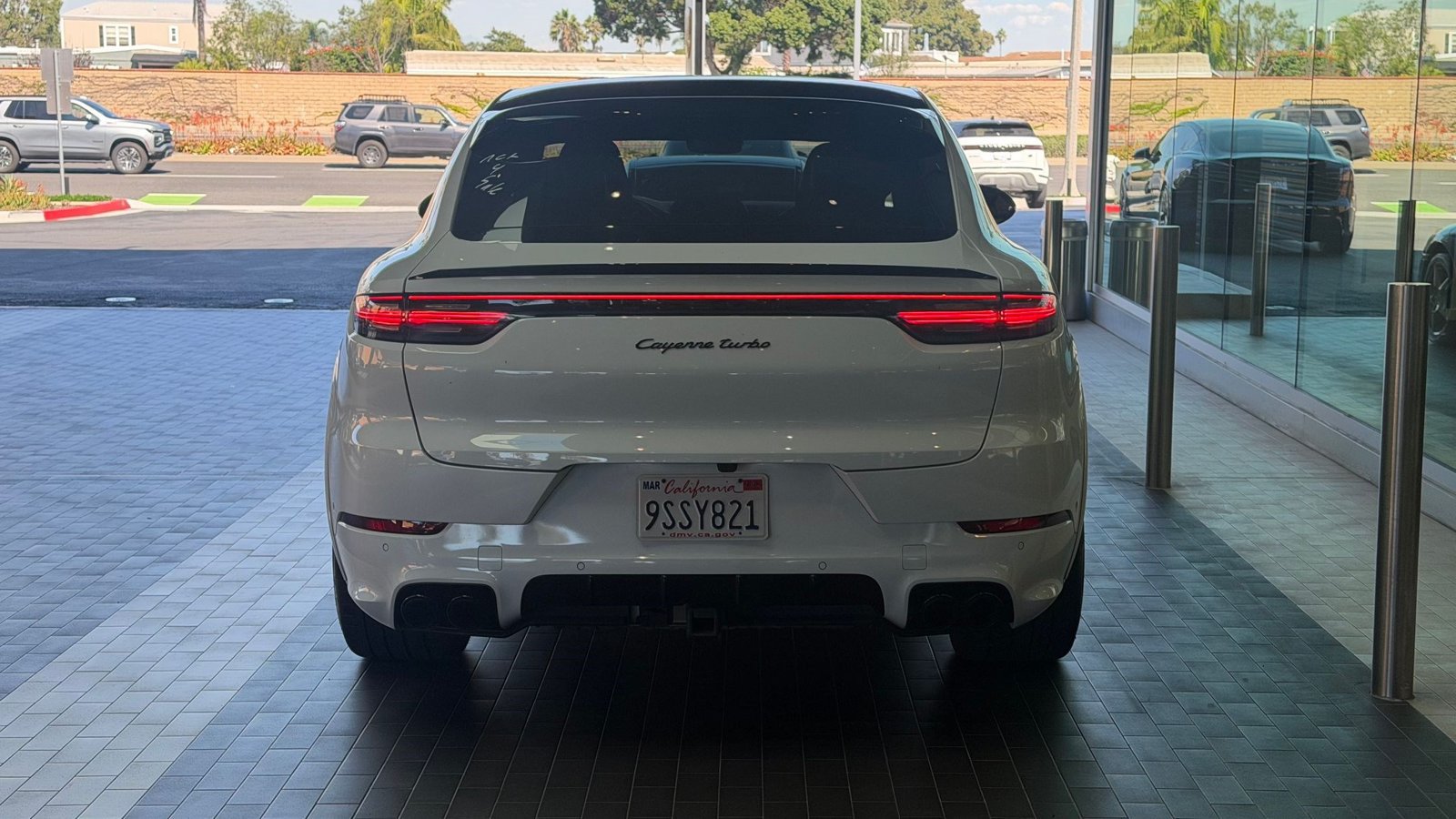 Certified 2022 Porsche Cayenne Turbo AWD/4WD image 12