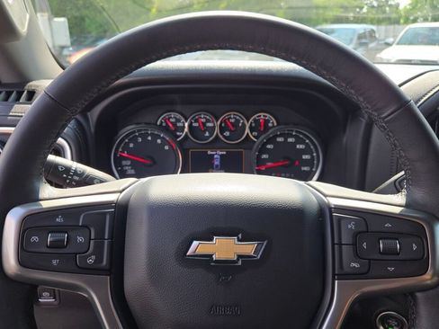 Used 2022 Chevrolet Silverado 1500 LT AWD/4WD image 36