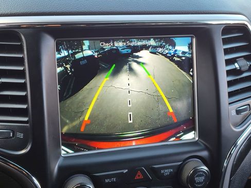 Used 2018 Jeep Grand Cherokee Altitude image 10