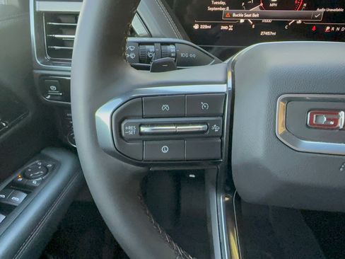 Used 2025 GMC Yukon XL AT4 w/ AT4 Premium Package AWD/4WD image 18