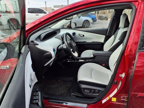 Used 2018 Toyota Prius Prime Advanced image 23