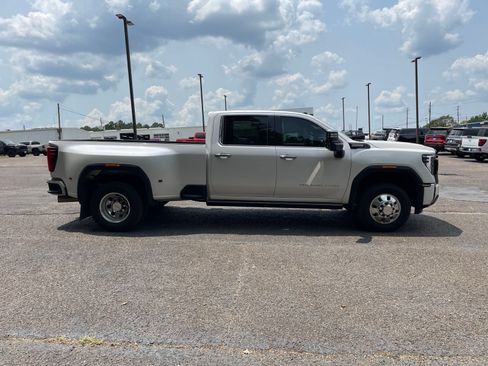 Used 2025 GMC Sierra 3500 Denali Ultimate AWD/4WD image 7