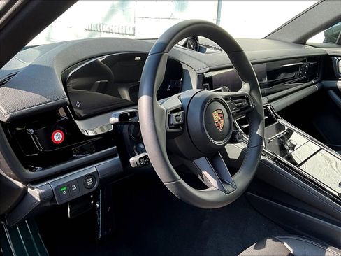 Used 2025 Porsche Panamera 4 image 4